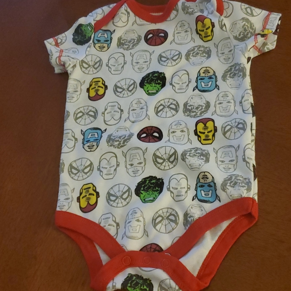 Marvel Onesie size 6/9 month